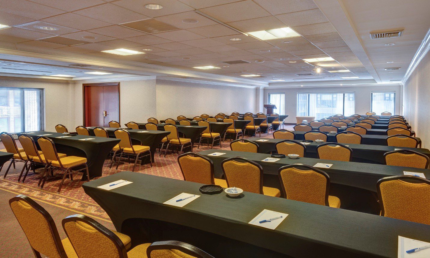 meeting confrence room in the garmmercy park suite