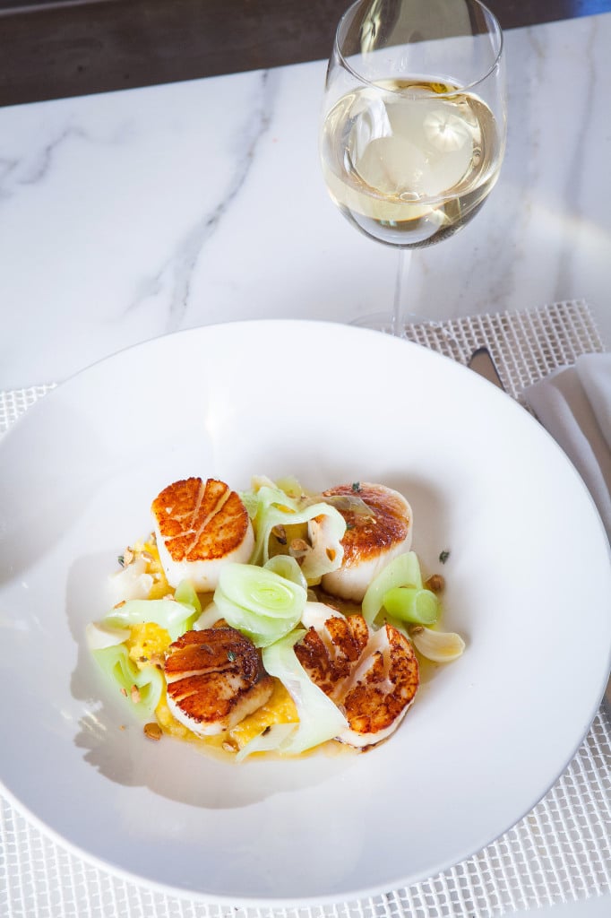 scallops and fresh vegetables with white wine